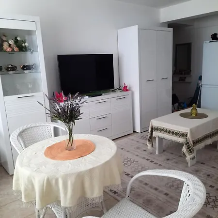 Beautiful Studio At Silver Springs Sunnybeach Апартамент